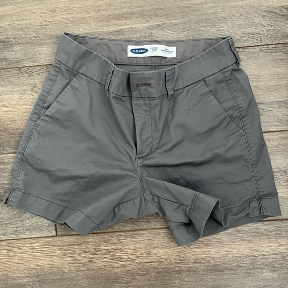 Old Navy Mid Rise Shorts - Picture 4 of 6